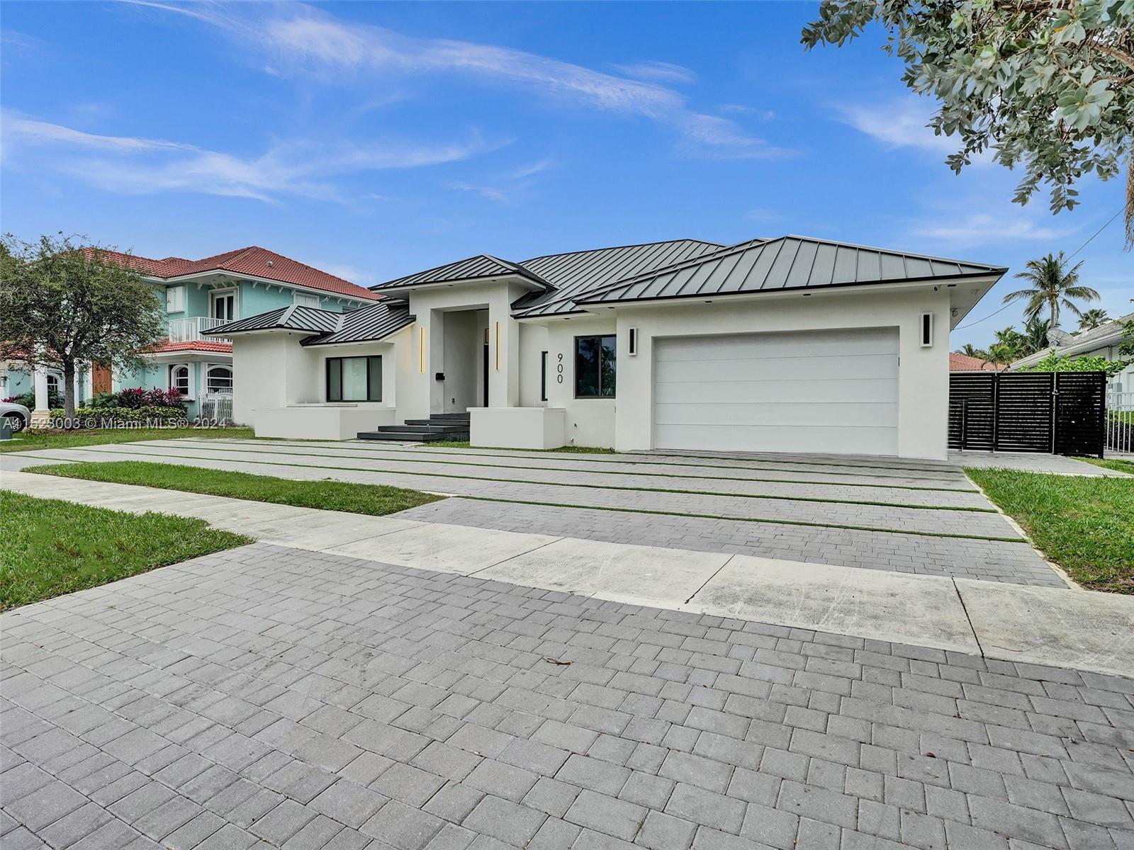 900 Washington St, Hollywood, Florida 33019, 4 Bedrooms Bedrooms, ,4 BathroomsBathrooms,Residential,For Sale,900 Washington St,A11523003