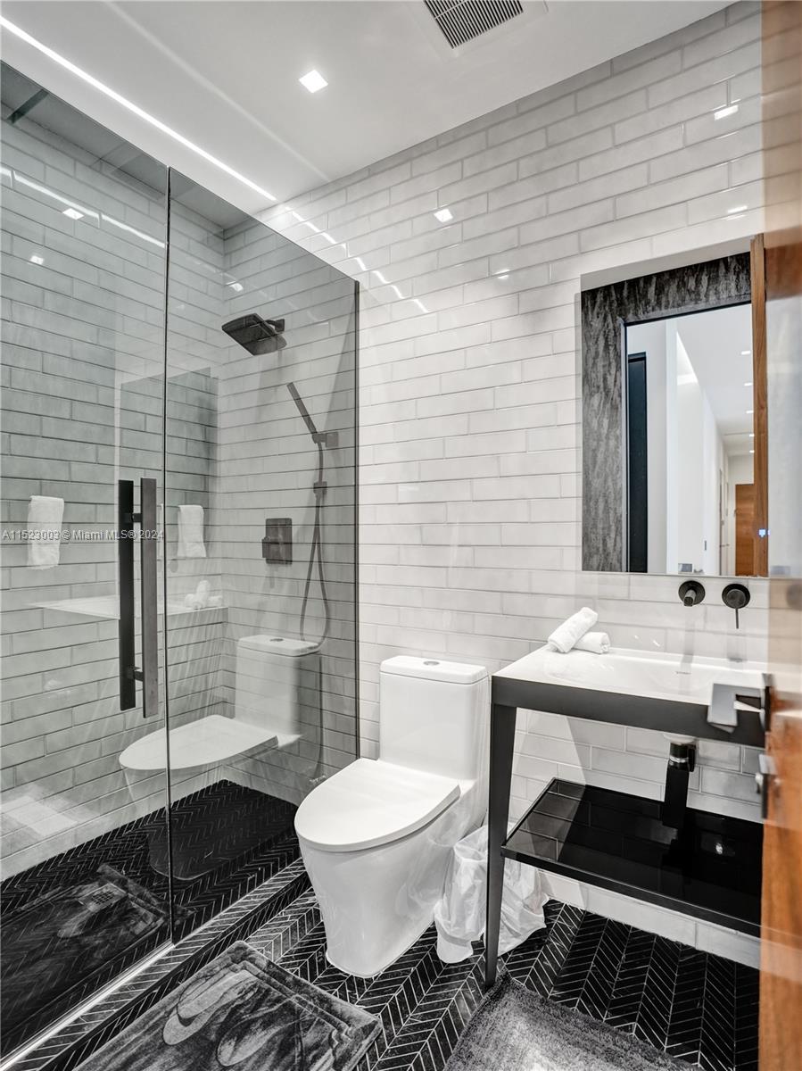 900 Washington St, Hollywood, Florida 33019, 4 Bedrooms Bedrooms, ,4 BathroomsBathrooms,Residential,For Sale,900 Washington St,A11523003