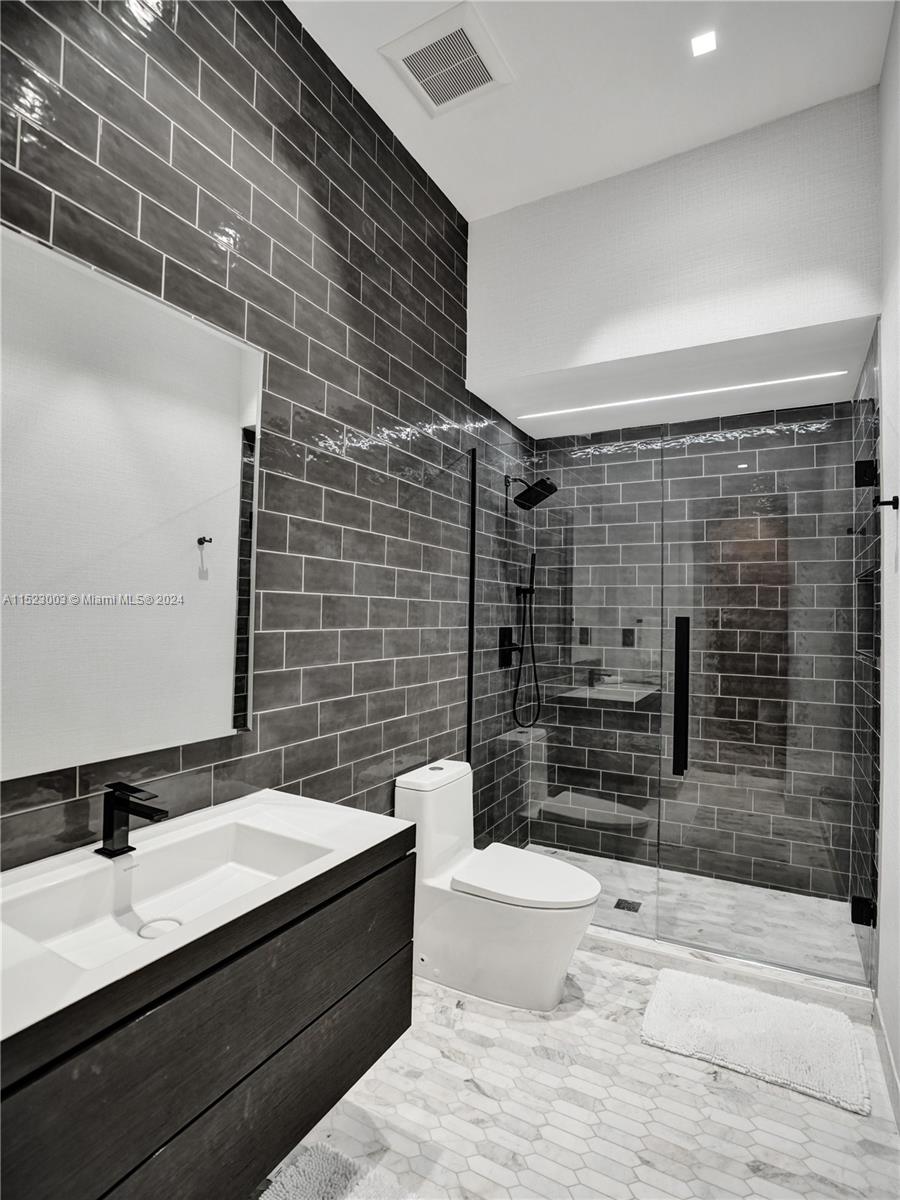900 Washington St, Hollywood, Florida 33019, 4 Bedrooms Bedrooms, ,4 BathroomsBathrooms,Residential,For Sale,900 Washington St,A11523003