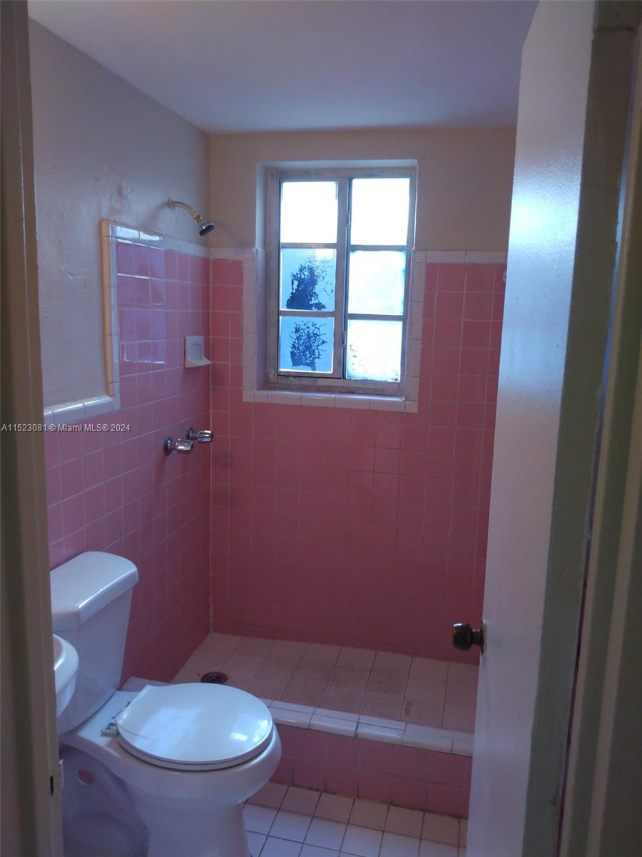 101 NW 7th Ave 6, Pompano Beach, Florida 33060, 2 Bedrooms Bedrooms, ,1 BathroomBathrooms,Residentiallease,For Rent,101 NW 7th Ave 6,A11523081