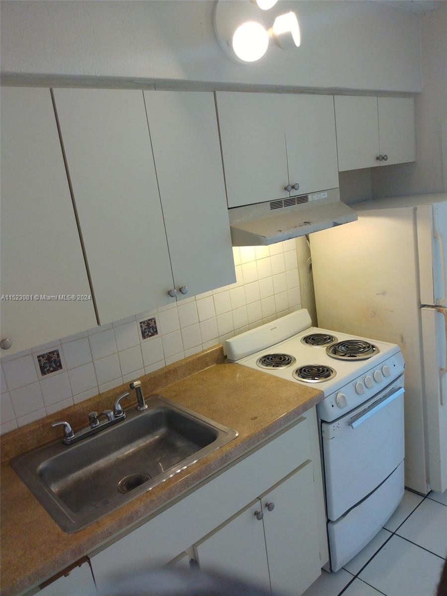 101 NW 7th Ave 6, Pompano Beach, Florida 33060, 2 Bedrooms Bedrooms, ,1 BathroomBathrooms,Residentiallease,For Rent,101 NW 7th Ave 6,A11523081