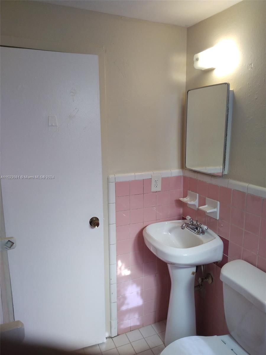 101 NW 7th Ave 6, Pompano Beach, Florida 33060, 2 Bedrooms Bedrooms, ,1 BathroomBathrooms,Residentiallease,For Rent,101 NW 7th Ave 6,A11523081