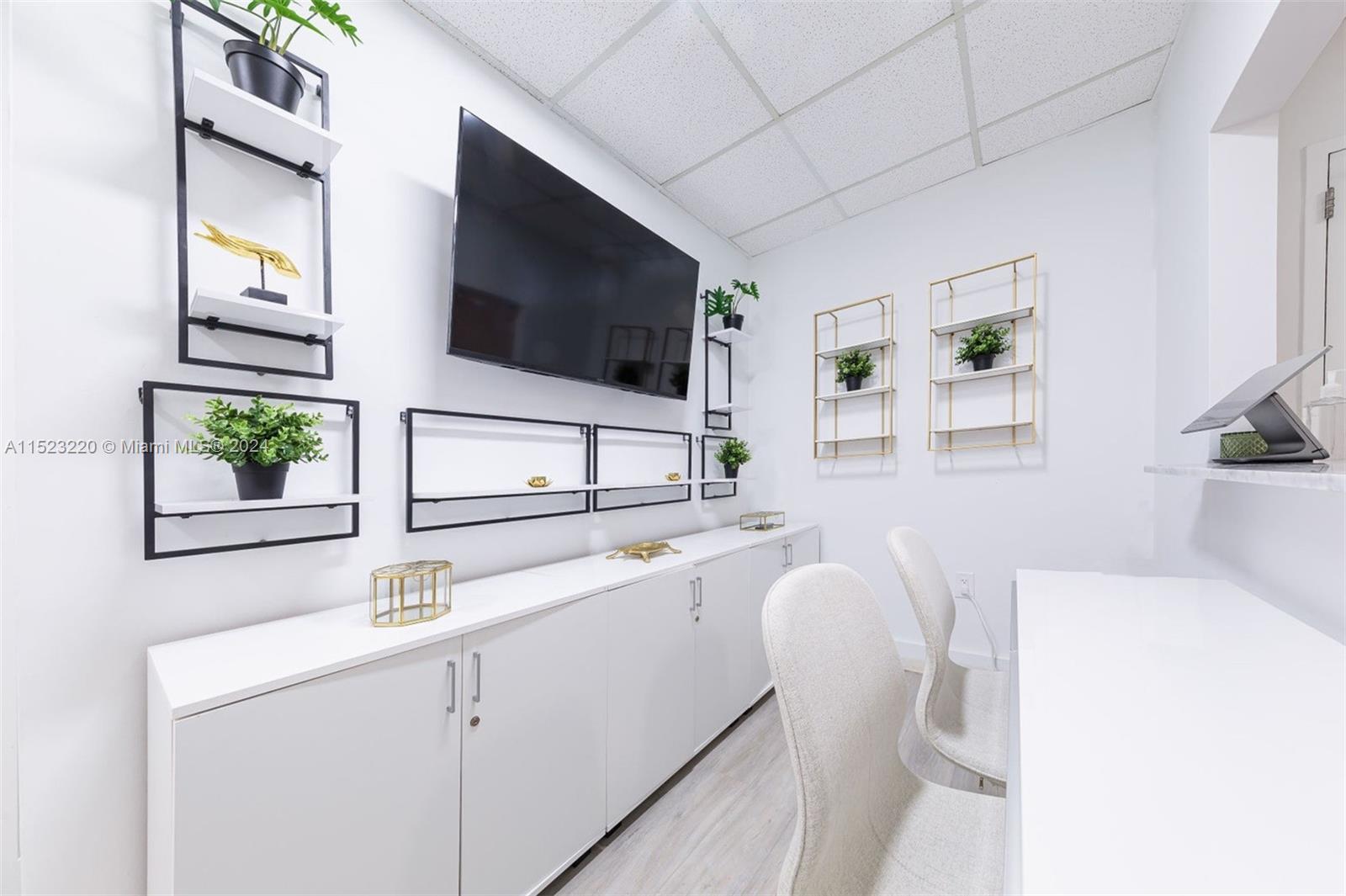 960 W 41st St 460, Miami Beach, Florida 33140, ,Commerciallease,For Rent,960 W 41st St 460,A11523220