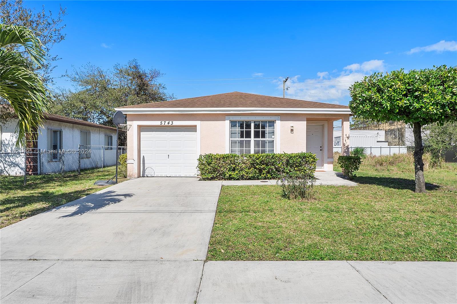 5743 Wiley St, Hollywood, Florida 33023, 3 Bedrooms Bedrooms, ,2 BathroomsBathrooms,Residential,For Sale,5743 Wiley St,A11521495