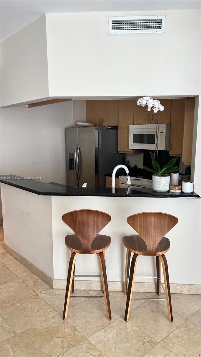 801 BRICKELL KEY BL 1705, Miami, Florida 33131, 1 Bedroom Bedrooms, ,1 BathroomBathrooms,Residentiallease,For Rent,801 BRICKELL KEY BL 1705,A11523312