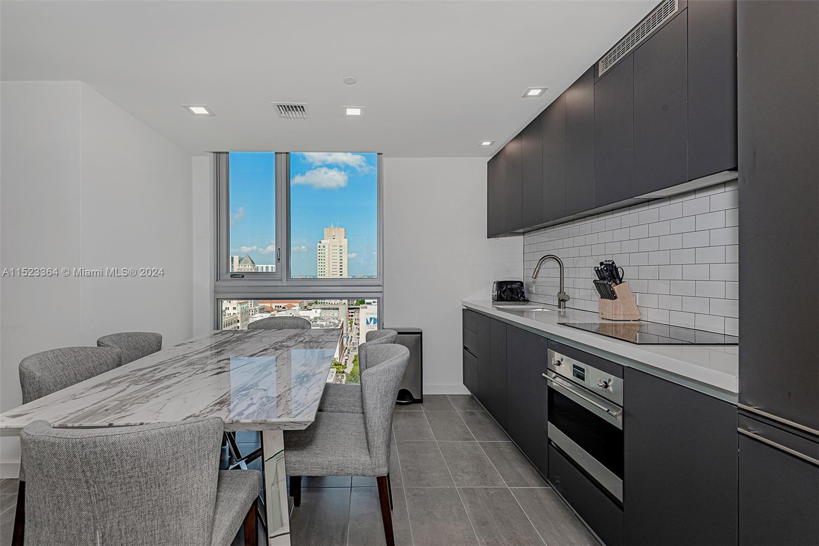 227 NE 2nd St 2502, Miami, Florida 33132, 1 Bedroom Bedrooms, ,1 BathroomBathrooms,Residential,For Sale,227 NE 2nd St 2502,A11523364