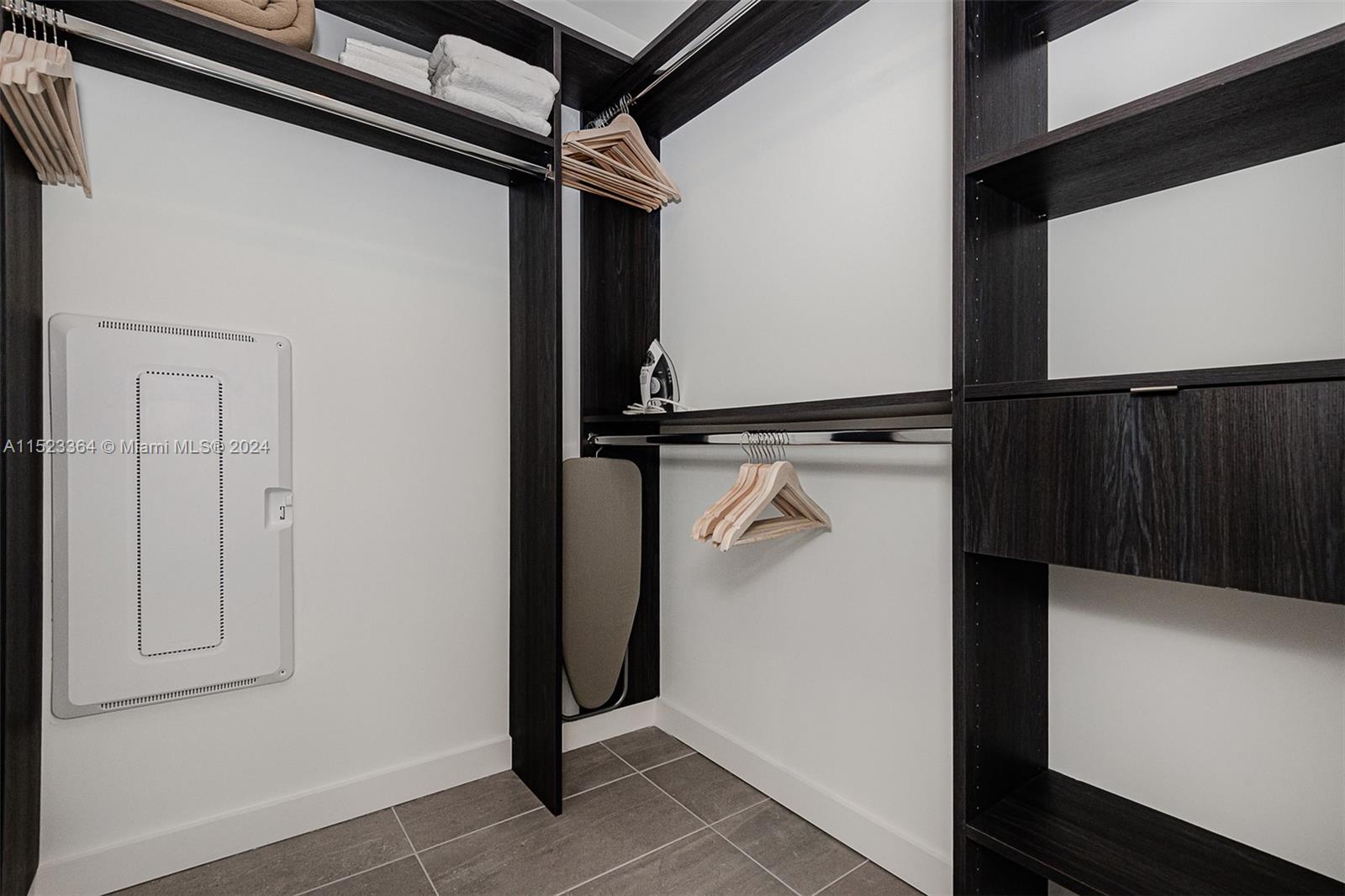 227 NE 2nd St 2502, Miami, Florida 33132, 1 Bedroom Bedrooms, ,1 BathroomBathrooms,Residential,For Sale,227 NE 2nd St 2502,A11523364