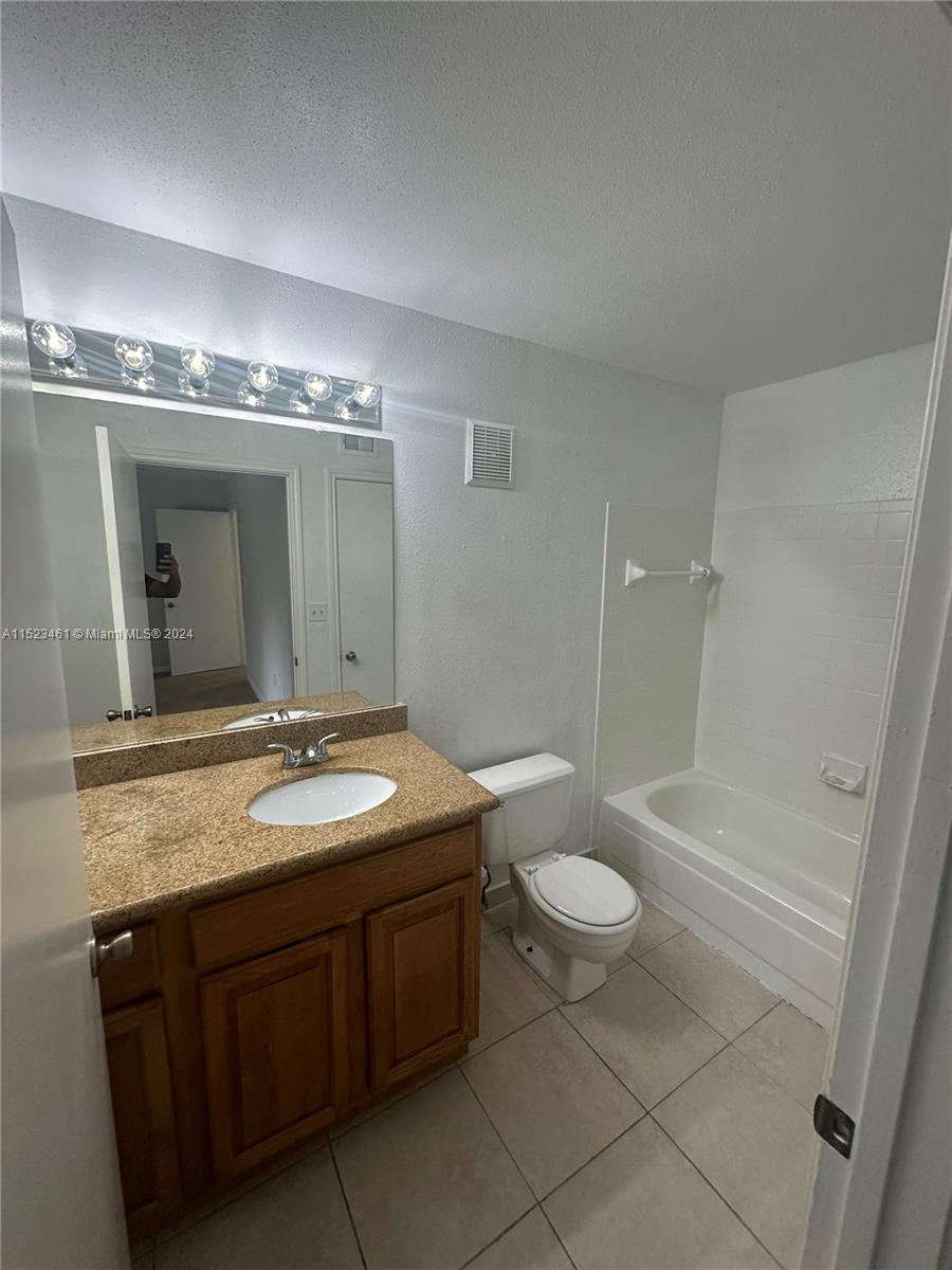 Oakland Park, Florida 33309, 2 Bedrooms Bedrooms, ,2 BathroomsBathrooms,Residentiallease,For Rent,A11523461