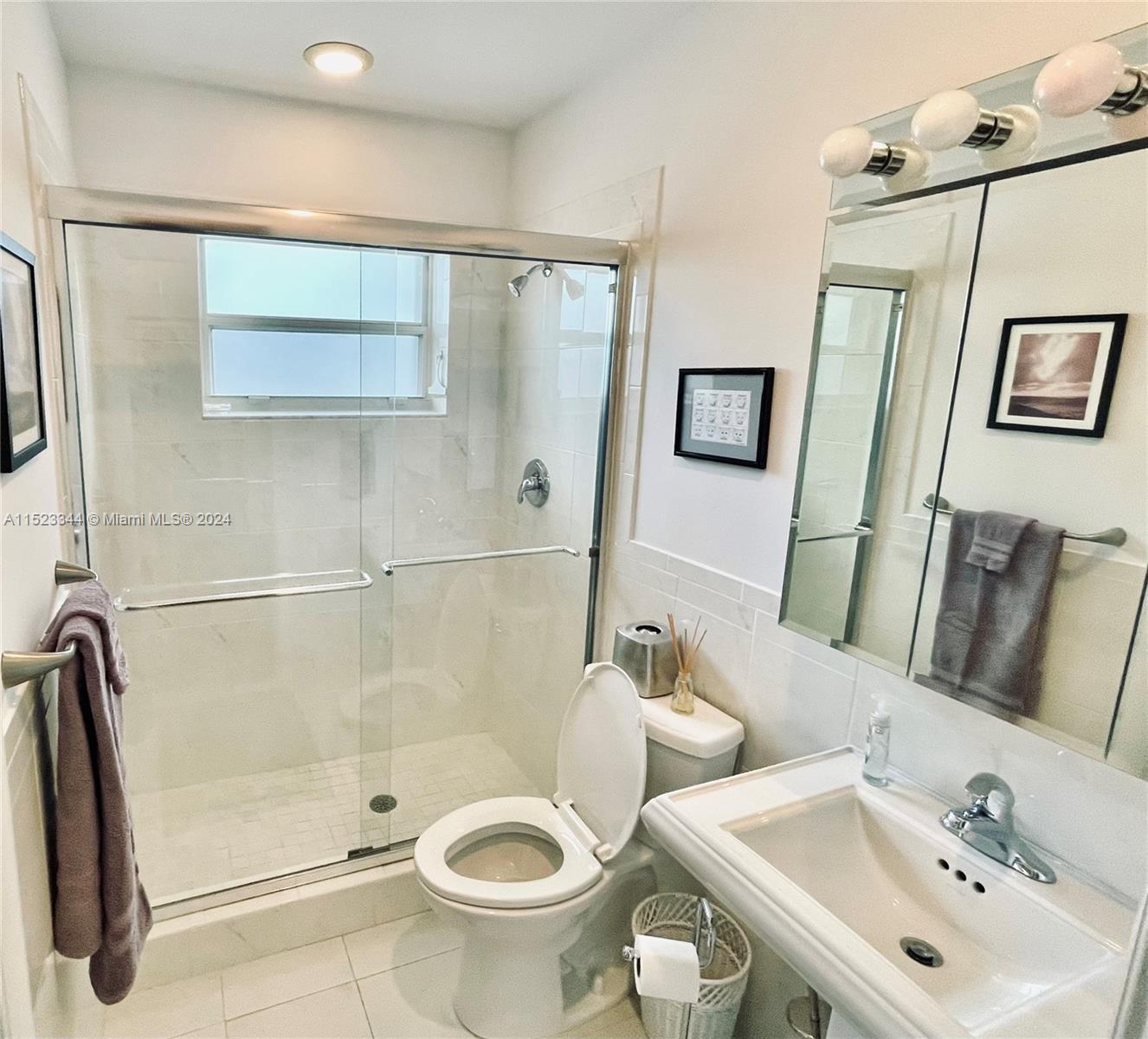 331 Desoto St, Hollywood, Florida 33019, 2 Bedrooms Bedrooms, ,2 BathroomsBathrooms,Residentiallease,For Rent,331 Desoto St,A11523344