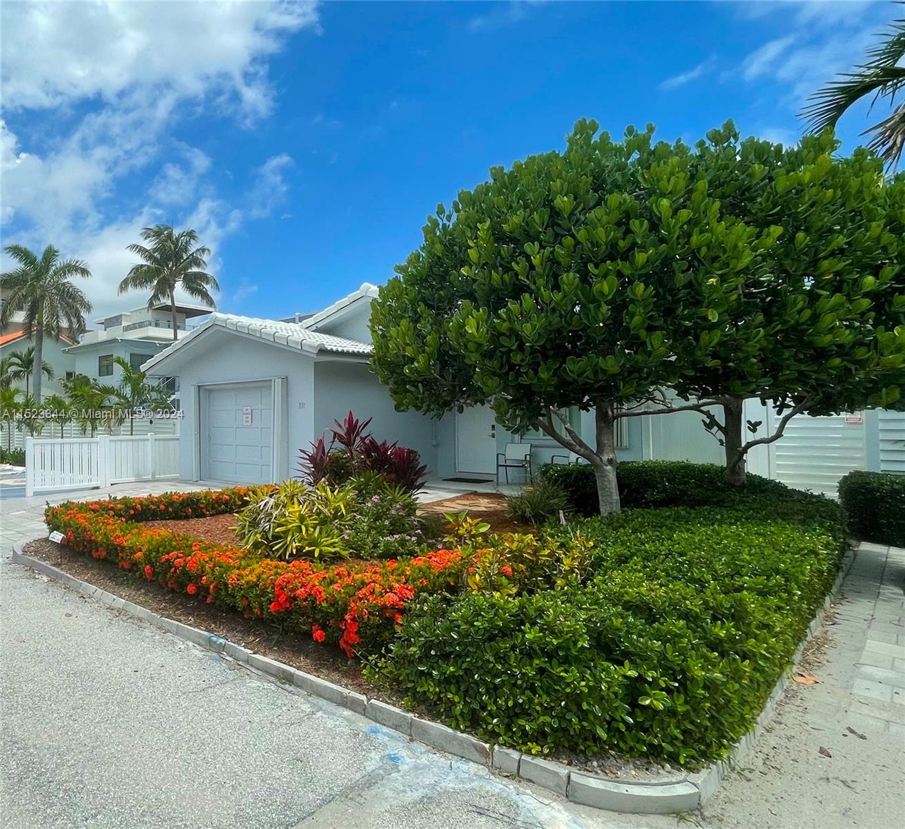 331 Desoto St, Hollywood, Florida 33019, 2 Bedrooms Bedrooms, ,2 BathroomsBathrooms,Residentiallease,For Rent,331 Desoto St,A11523344