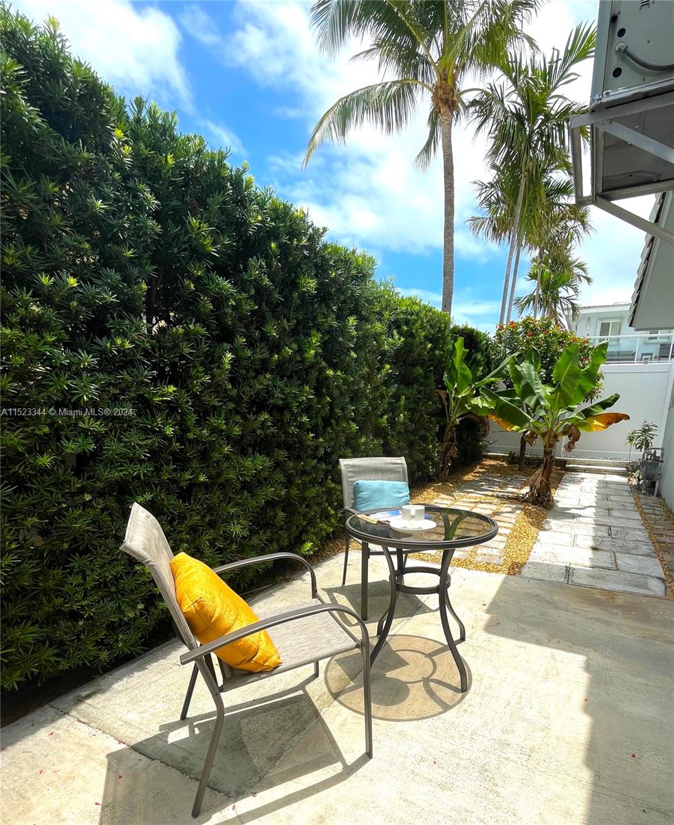 331 Desoto St, Hollywood, Florida 33019, 2 Bedrooms Bedrooms, ,2 BathroomsBathrooms,Residentiallease,For Rent,331 Desoto St,A11523344