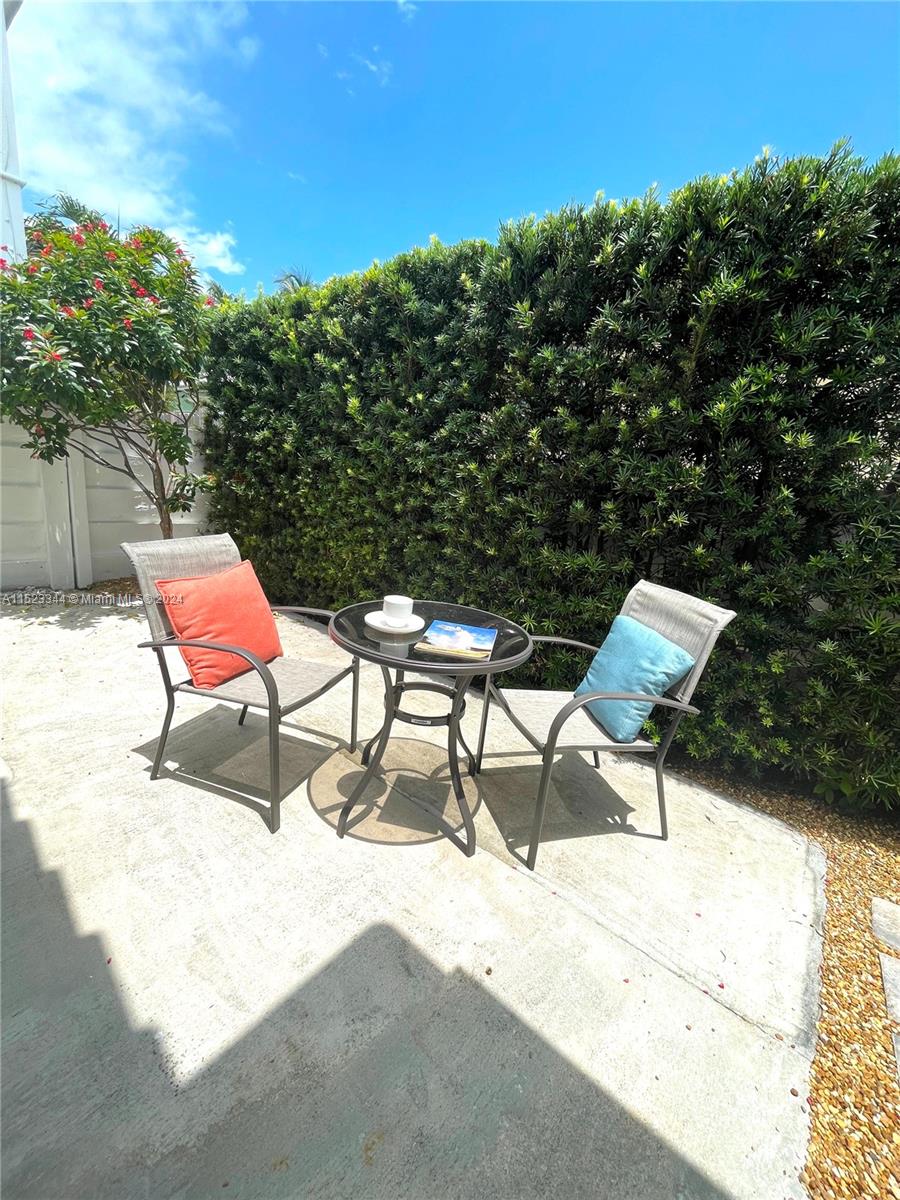 331 Desoto St, Hollywood, Florida 33019, 2 Bedrooms Bedrooms, ,2 BathroomsBathrooms,Residentiallease,For Rent,331 Desoto St,A11523344