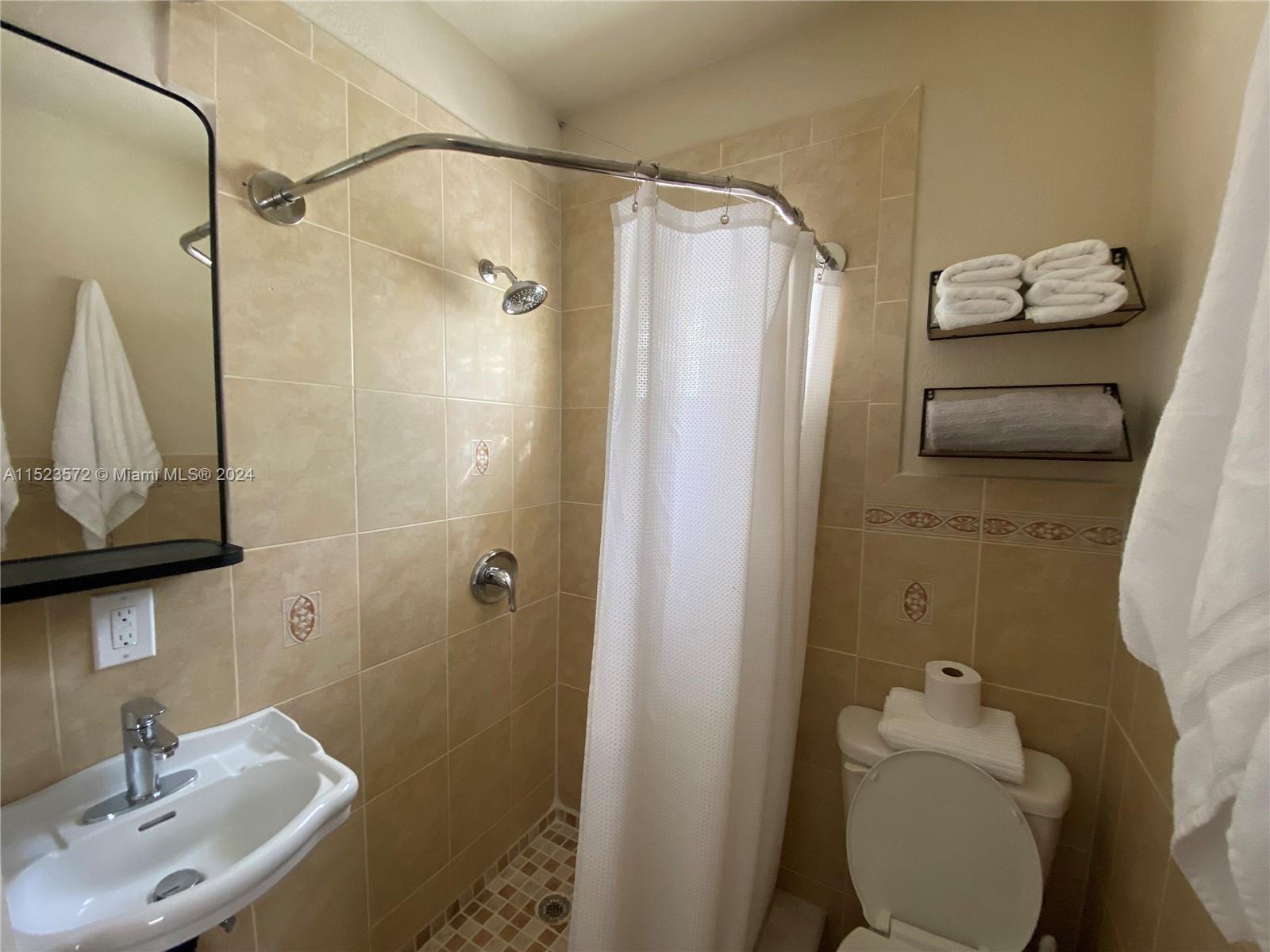 281 Lafayette Dr, Miami Springs, Florida 33166, 3 Bedrooms Bedrooms, ,2 BathroomsBathrooms,Residentiallease,For Rent,281 Lafayette Dr,A11523572