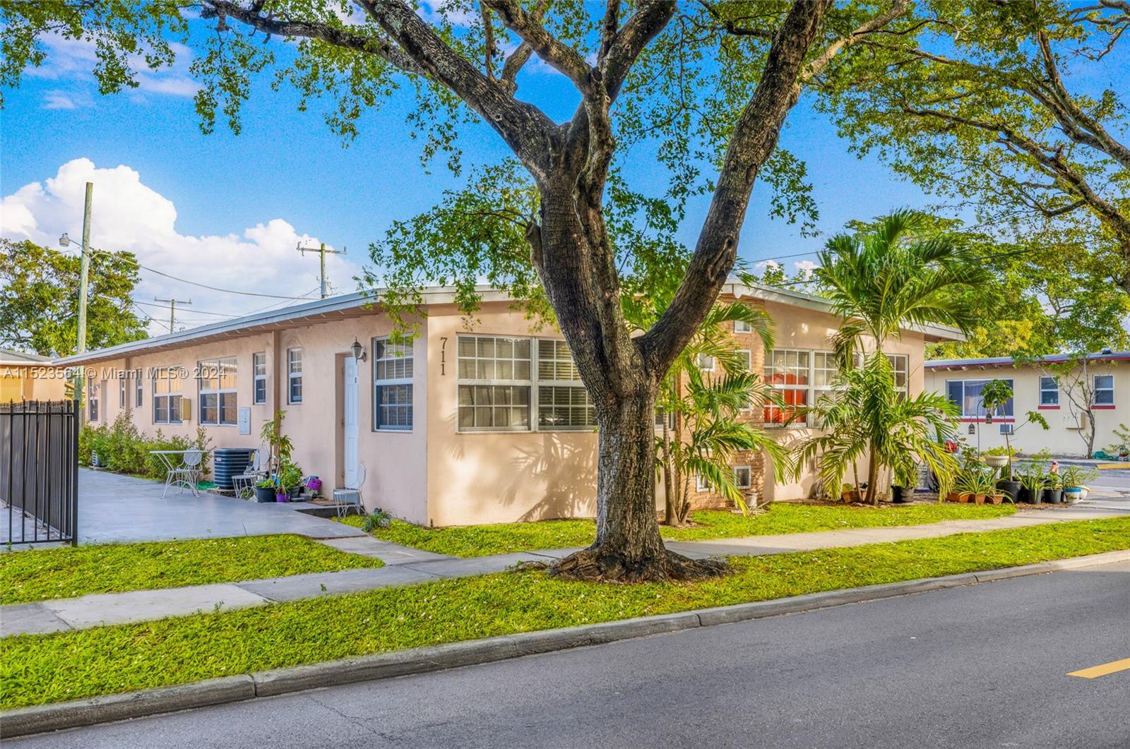711 S 20th Ave, Hollywood, Florida 33020, ,Residentialincome,For Sale,711 S 20th Ave,A11523564