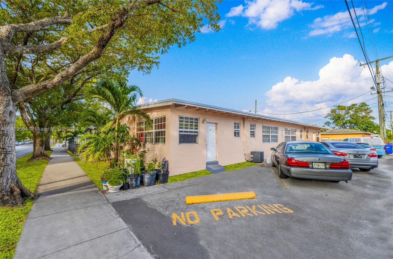 711 S 20th Ave, Hollywood, Florida 33020, ,Residentialincome,For Sale,711 S 20th Ave,A11523564