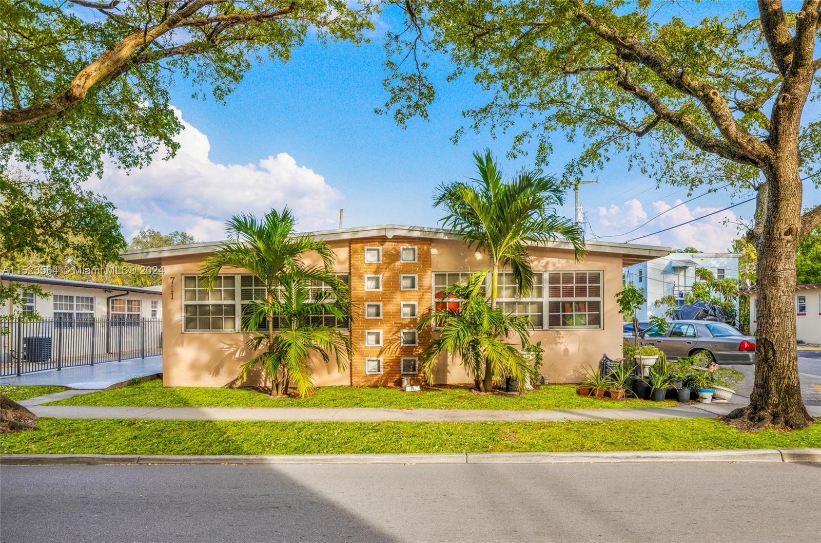 711 S 20th Ave, Hollywood, Florida 33020, ,Residentialincome,For Sale,711 S 20th Ave,A11523564