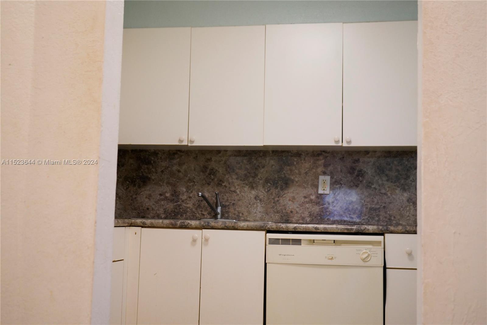 4215 N University Dr 301, Sunrise, Florida 33351, 2 Bedrooms Bedrooms, ,2 BathroomsBathrooms,Residential,For Sale,4215 N University Dr 301,A11523644