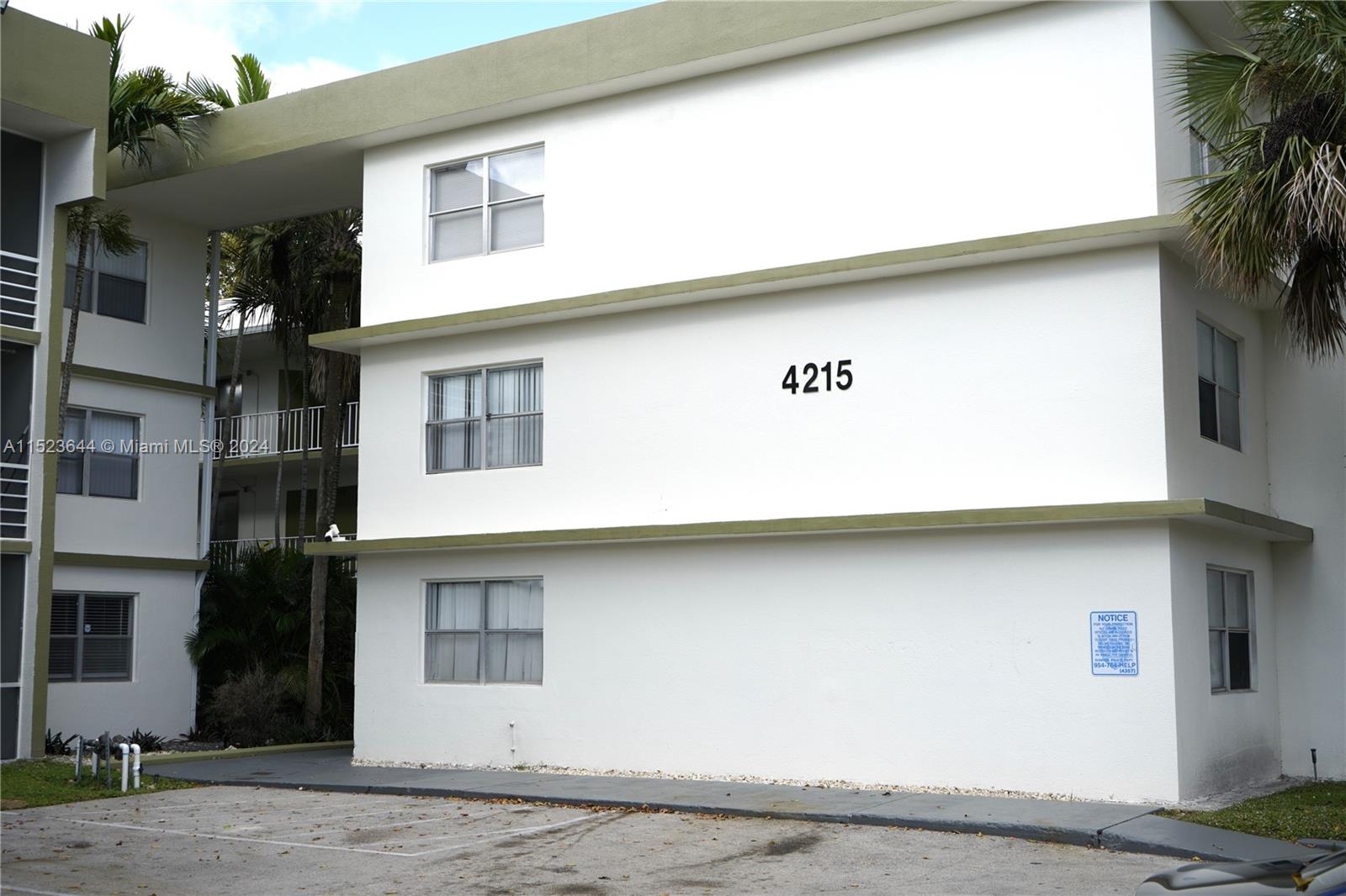 4215 N University Dr 301, Sunrise, Florida 33351, 2 Bedrooms Bedrooms, ,2 BathroomsBathrooms,Residential,For Sale,4215 N University Dr 301,A11523644