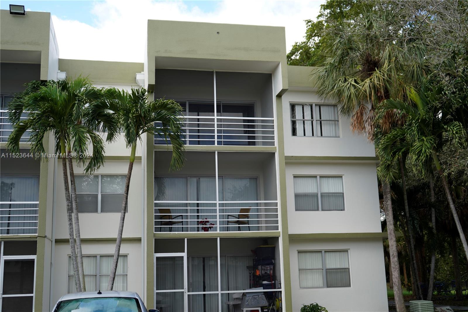 4215 N University Dr 301, Sunrise, Florida 33351, 2 Bedrooms Bedrooms, ,2 BathroomsBathrooms,Residential,For Sale,4215 N University Dr 301,A11523644