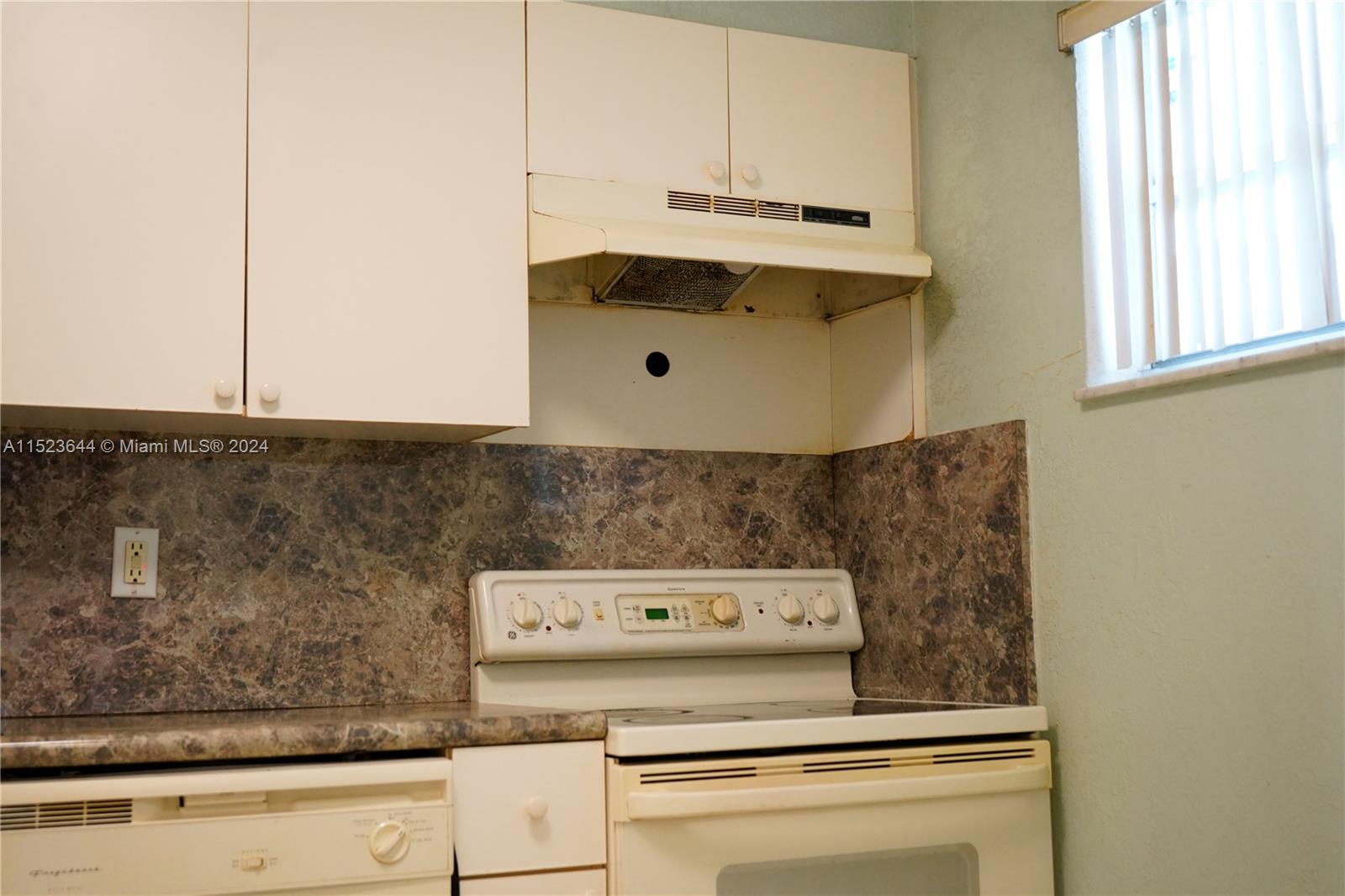 4215 N University Dr 301, Sunrise, Florida 33351, 2 Bedrooms Bedrooms, ,2 BathroomsBathrooms,Residential,For Sale,4215 N University Dr 301,A11523644