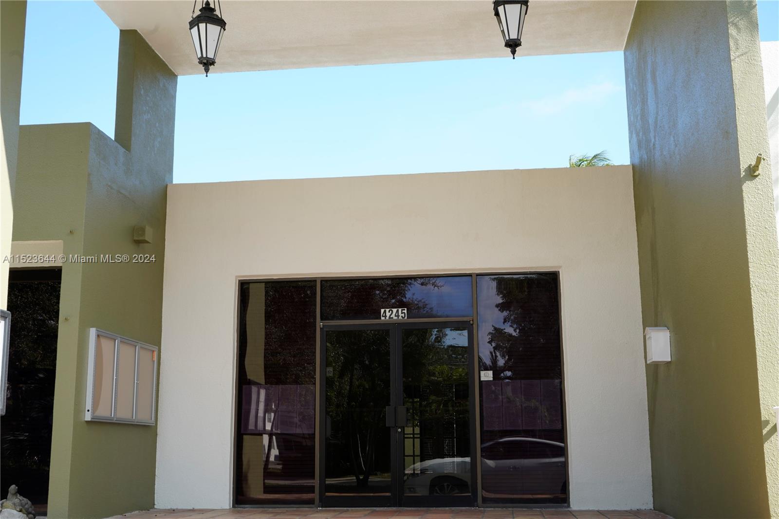 4215 N University Dr 301, Sunrise, Florida 33351, 2 Bedrooms Bedrooms, ,2 BathroomsBathrooms,Residential,For Sale,4215 N University Dr 301,A11523644