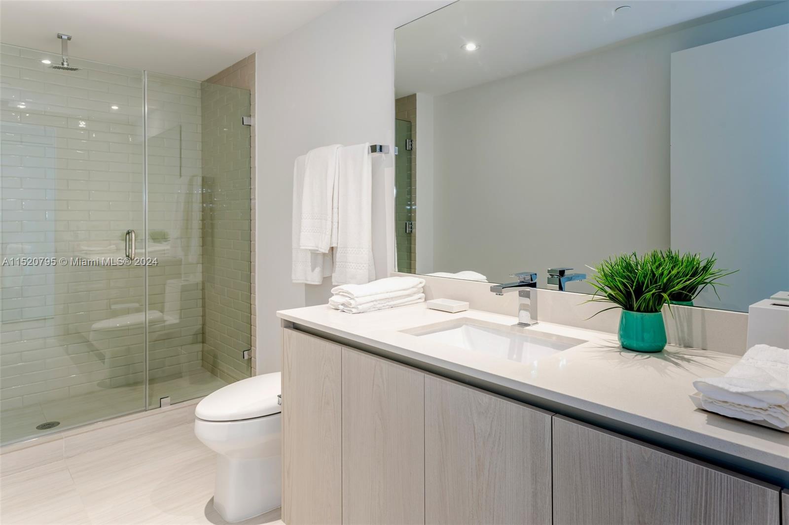 4010 S Ocean Dr R1808, Hollywood, Florida 33019, 3 Bedrooms Bedrooms, ,2 BathroomsBathrooms,Residential,For Sale,4010 S Ocean Dr R1808,A11520795