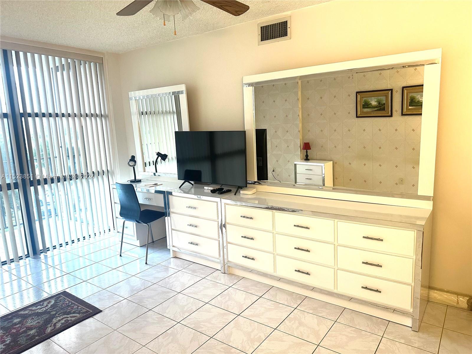 800 Parkview Dr 404, Hallandale Beach, Florida 33009, 1 Bedroom Bedrooms, ,1 BathroomBathrooms,Residentiallease,For Rent,800 Parkview Dr 404,A11523851