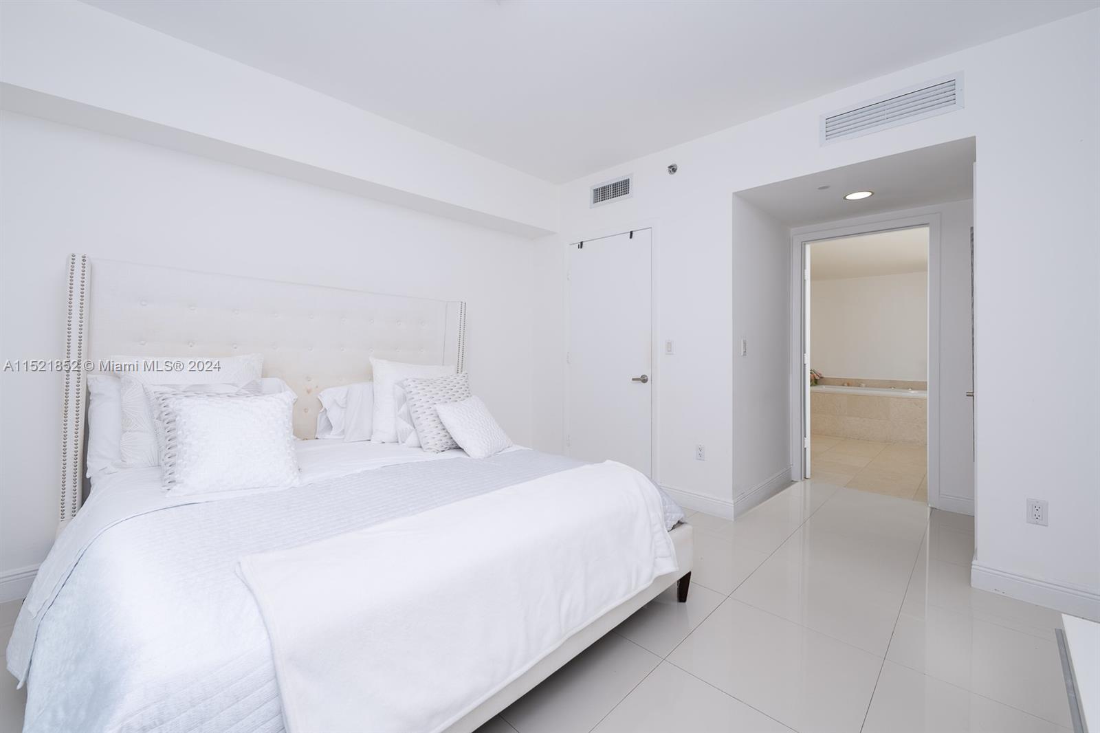 475 Brickell Ave 2509, Miami, Florida 33131, 2 Bedrooms Bedrooms, ,2 BathroomsBathrooms,Residential,For Sale,475 Brickell Ave 2509,A11521852