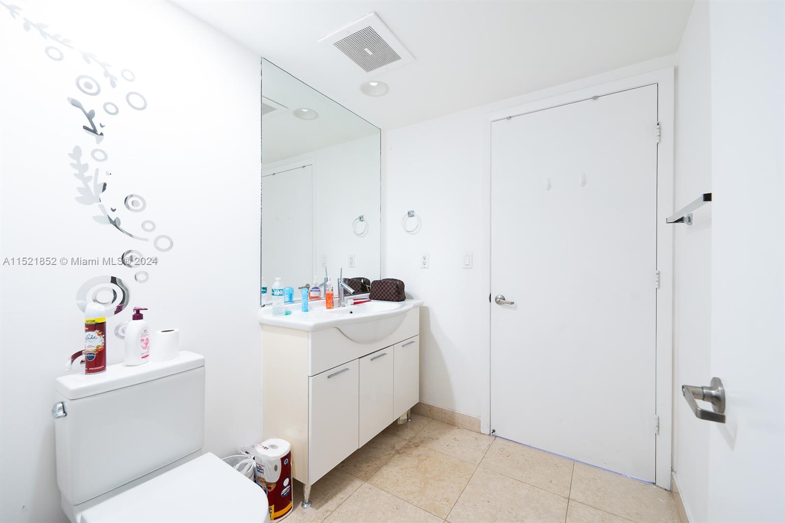 475 Brickell Ave 2509, Miami, Florida 33131, 2 Bedrooms Bedrooms, ,2 BathroomsBathrooms,Residential,For Sale,475 Brickell Ave 2509,A11521852
