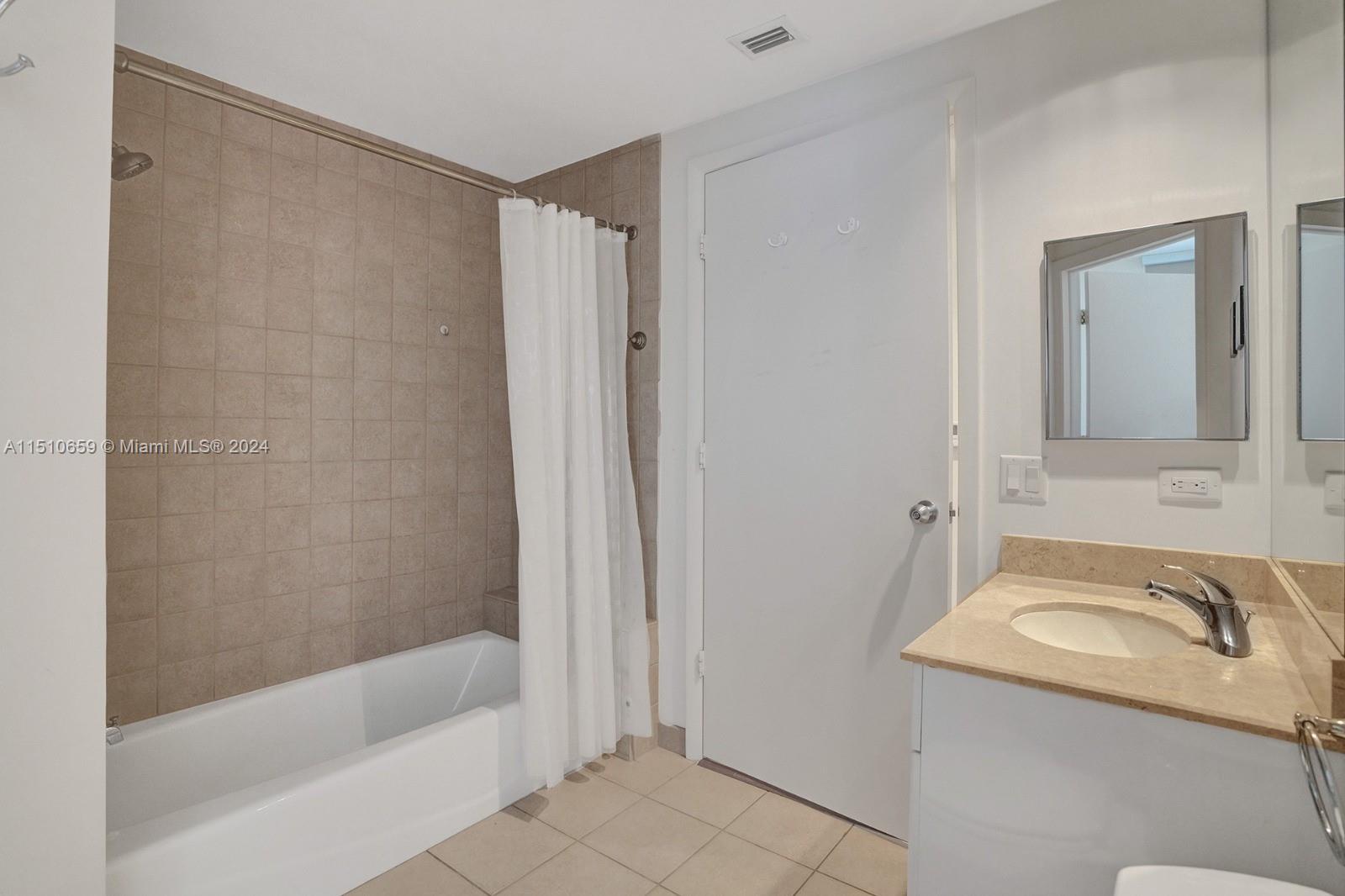 801 Brickell Key Blvd 1804, Miami, Florida 33131, 3 Bedrooms Bedrooms, ,3 BathroomsBathrooms,Residentiallease,For Rent,801 Brickell Key Blvd 1804,A11510659
