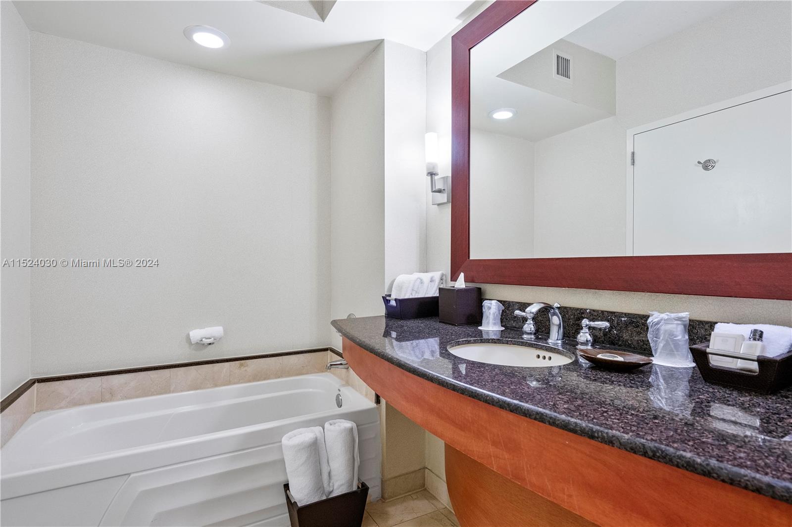 18001 Collins Ave 1706, Sunny Isles Beach, Florida 33160, ,1 BathroomBathrooms,Residential,For Sale,18001 Collins Ave 1706,A11524030