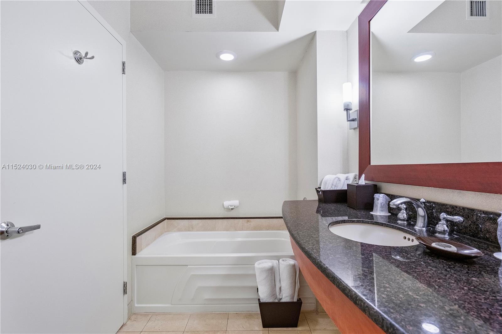 18001 Collins Ave 1706, Sunny Isles Beach, Florida 33160, ,1 BathroomBathrooms,Residential,For Sale,18001 Collins Ave 1706,A11524030