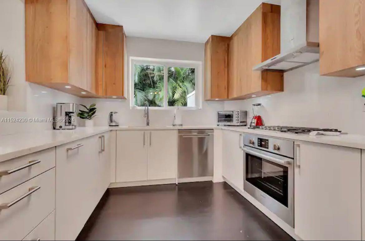 Biscayne Park, Florida 33161, 4 Bedrooms Bedrooms, ,2 BathroomsBathrooms,Residentiallease,For Rent,A11524230