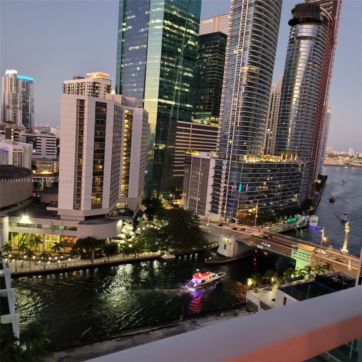 41 SE 5th St 1201, Miami, Florida 33131, 2 Bedrooms Bedrooms, ,2 BathroomsBathrooms,Residentiallease,For Rent,41 SE 5th St 1201,A11524417