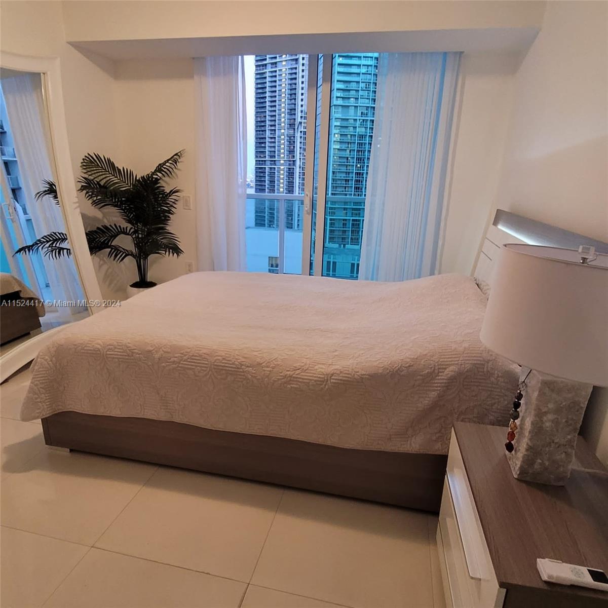 41 SE 5th St 1201, Miami, Florida 33131, 2 Bedrooms Bedrooms, ,2 BathroomsBathrooms,Residentiallease,For Rent,41 SE 5th St 1201,A11524417