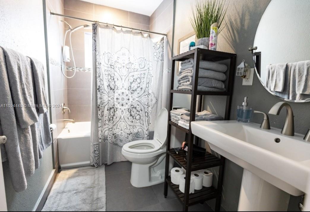 217 S 57th Ter, Hollywood, Florida 33023, 3 Bedrooms Bedrooms, ,2 BathroomsBathrooms,Residential,For Sale,217 S 57th Ter,A11524448