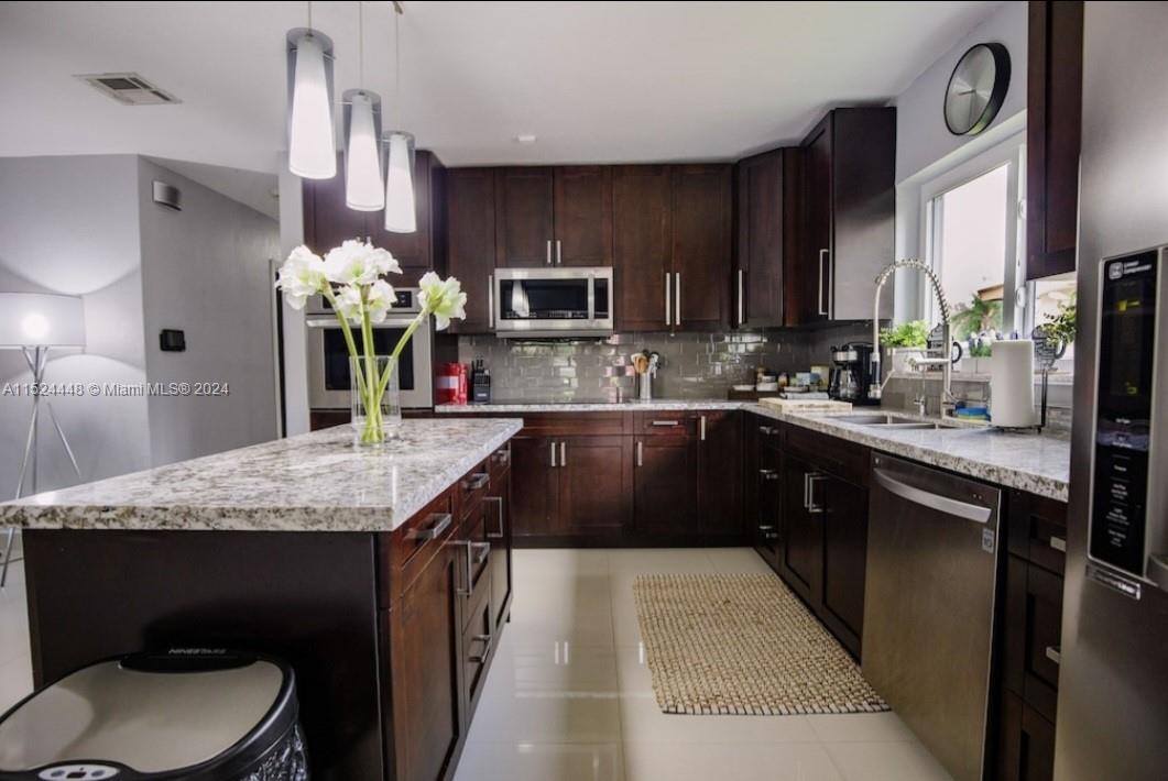 217 S 57th Ter, Hollywood, Florida 33023, 3 Bedrooms Bedrooms, ,2 BathroomsBathrooms,Residential,For Sale,217 S 57th Ter,A11524448