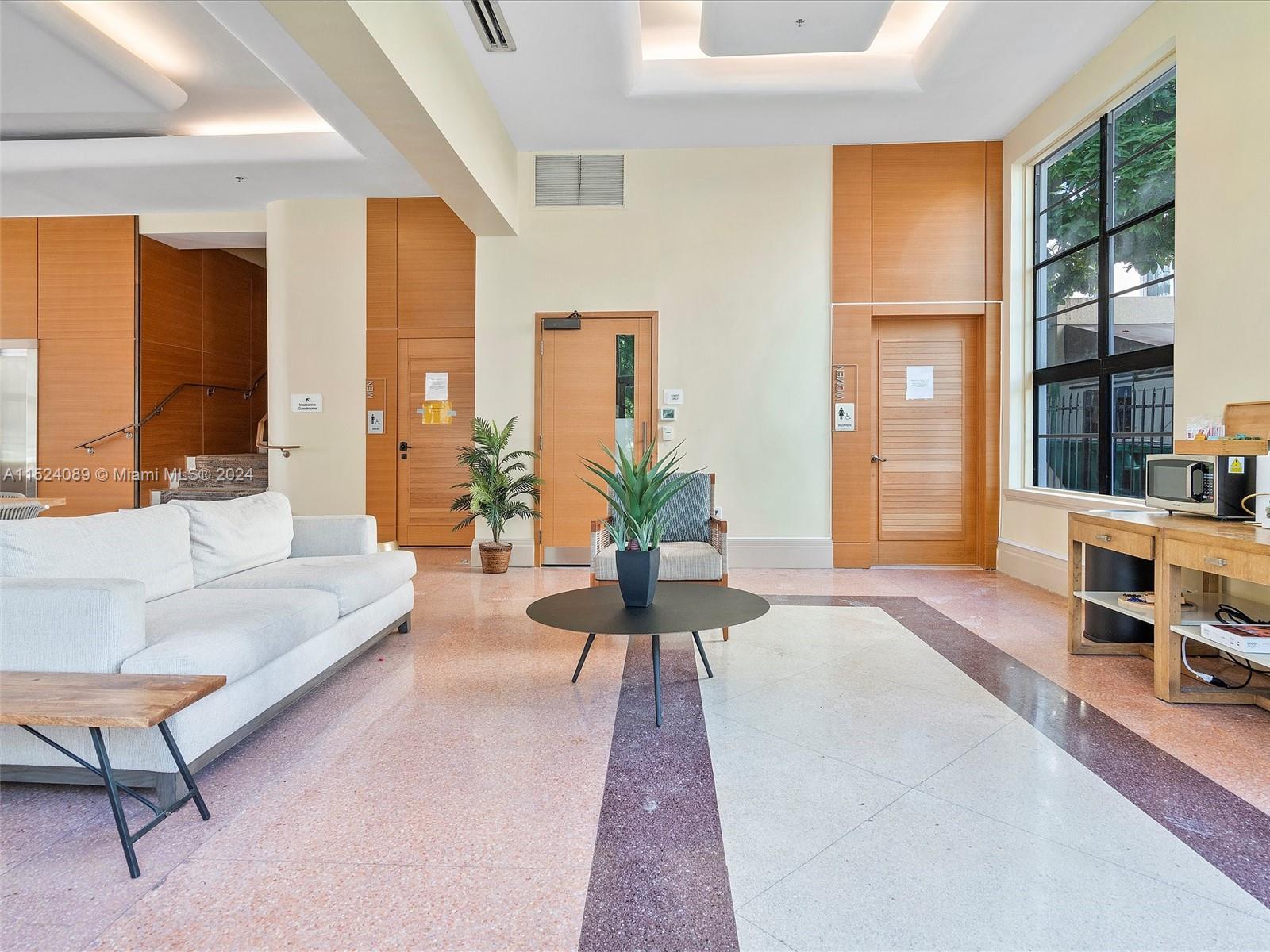 300 21st St, Miami Beach, Florida 33139, ,Commerciallease,For Rent,300 21st St,A11524089