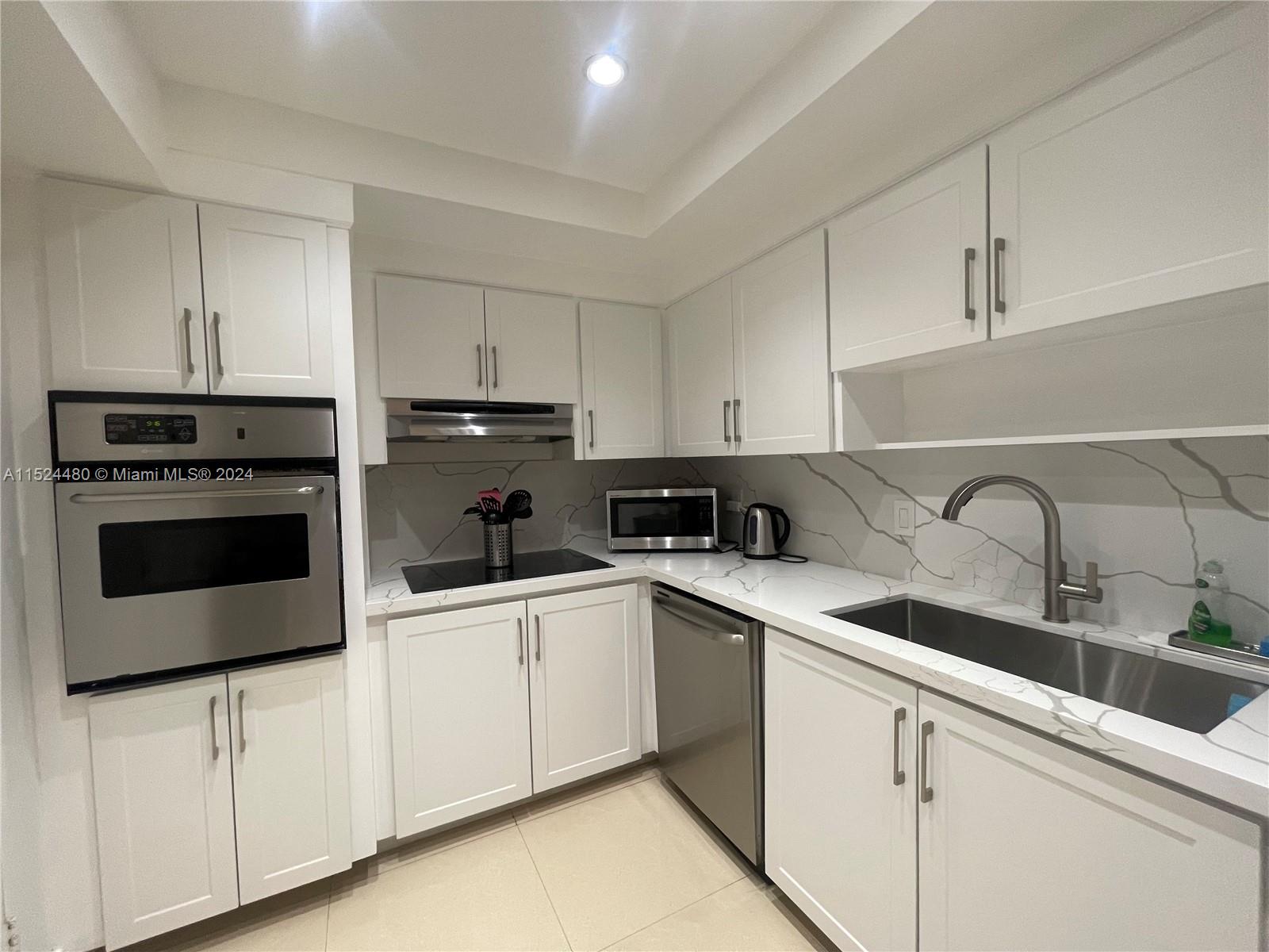 3801 S OCEAN DR 15V, Hollywood, Florida 33019, 2 Bedrooms Bedrooms, ,2 BathroomsBathrooms,Residentiallease,For Rent,3801 S OCEAN DR 15V,A11524480