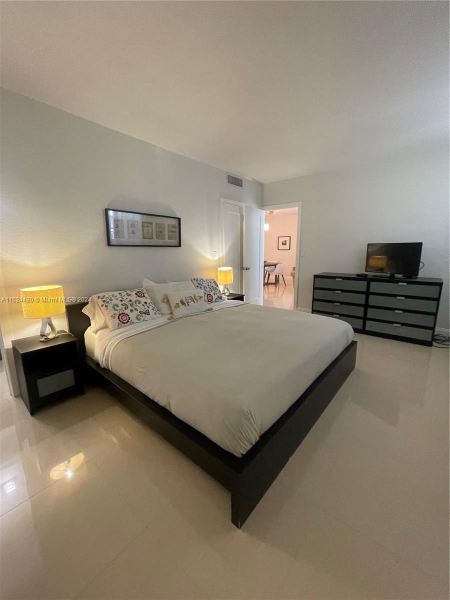 3801 S OCEAN DR 15V, Hollywood, Florida 33019, 2 Bedrooms Bedrooms, ,2 BathroomsBathrooms,Residentiallease,For Rent,3801 S OCEAN DR 15V,A11524480