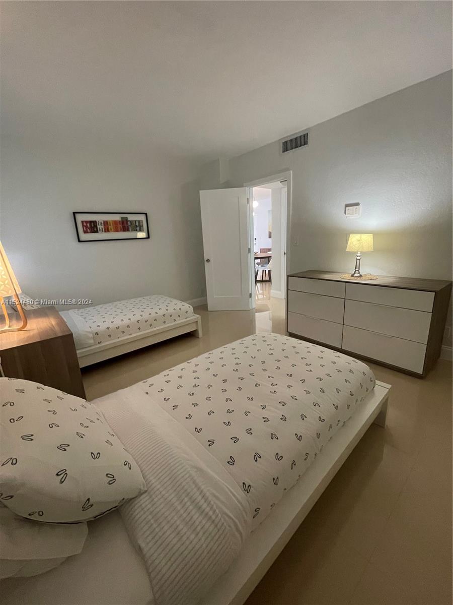 3801 S OCEAN DR 15V, Hollywood, Florida 33019, 2 Bedrooms Bedrooms, ,2 BathroomsBathrooms,Residentiallease,For Rent,3801 S OCEAN DR 15V,A11524480