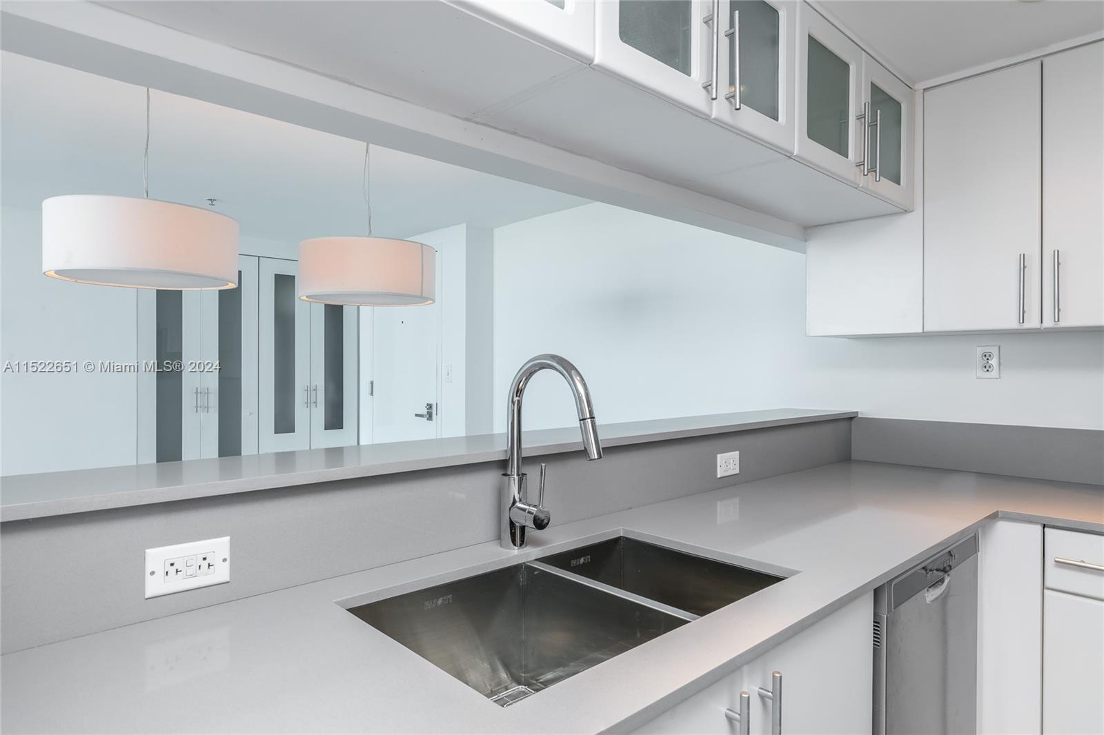 650 West Ave 904, Miami Beach, Florida 33139, 2 Bedrooms Bedrooms, ,2 BathroomsBathrooms,Residential,For Sale,650 West Ave 904,A11522651