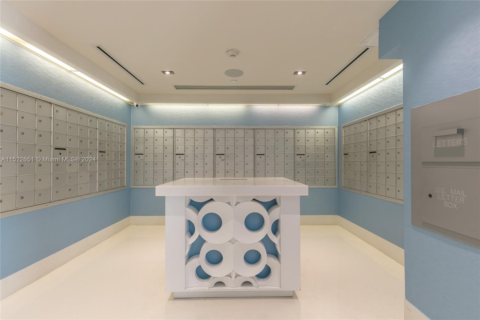 650 West Ave 904, Miami Beach, Florida 33139, 2 Bedrooms Bedrooms, ,2 BathroomsBathrooms,Residential,For Sale,650 West Ave 904,A11522651