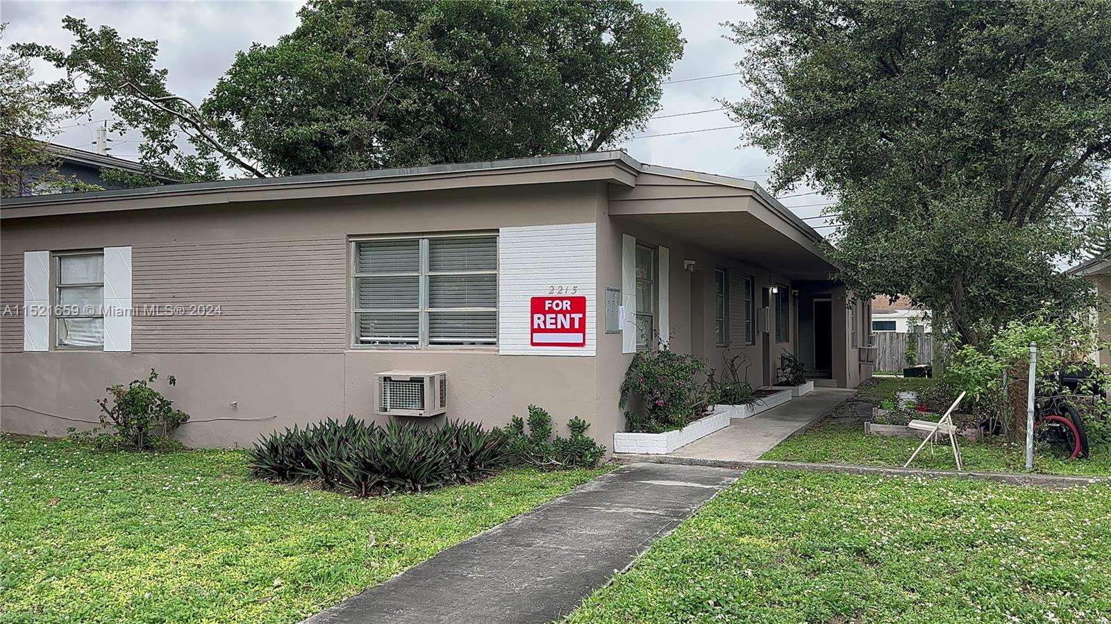 2215 NE 172nd St 3, North Miami Beach, Florida 33160, 3 Bedrooms Bedrooms, ,1 BathroomBathrooms,Residentiallease,For Rent,2215 NE 172nd St 3,A11521659