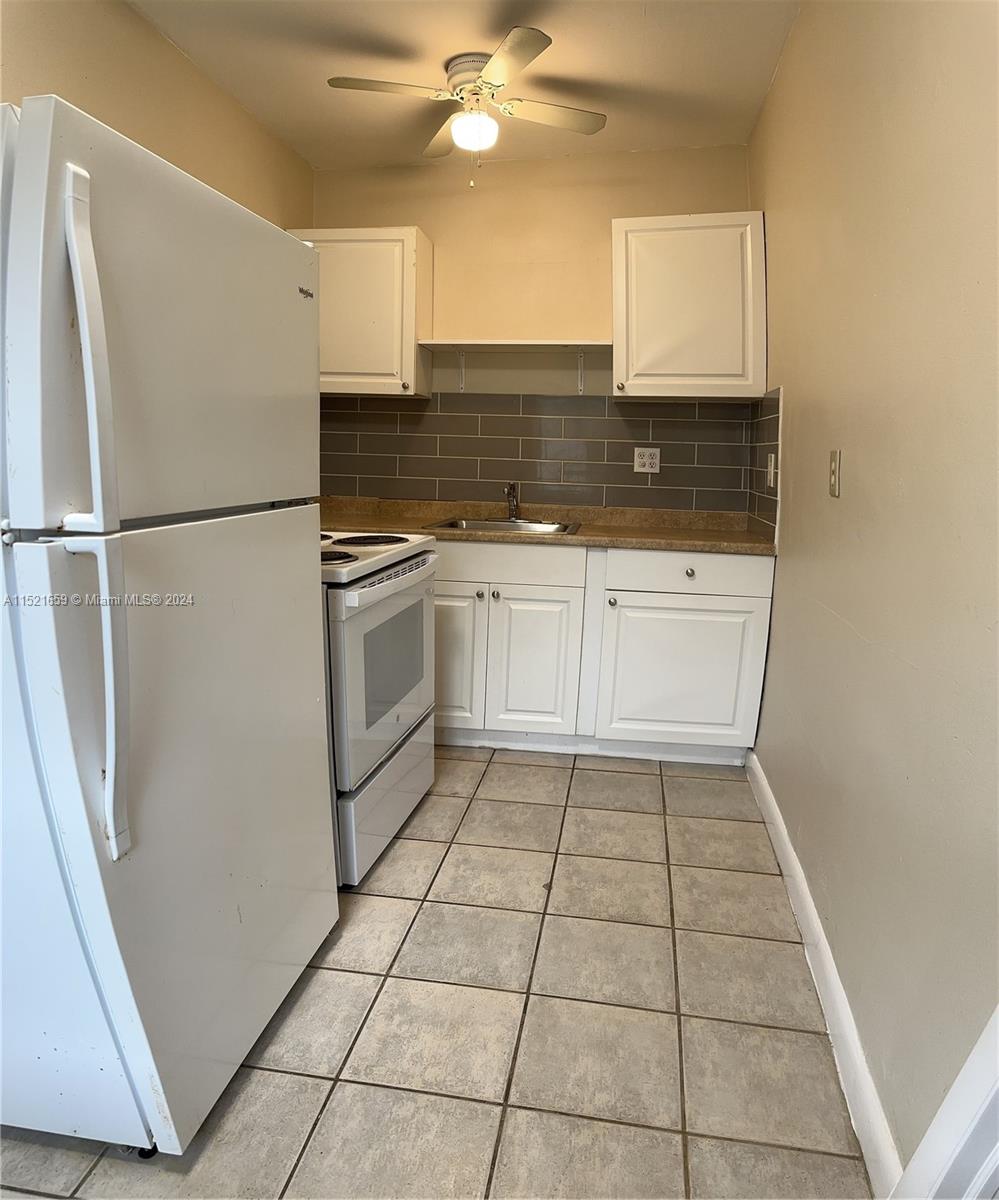 2215 NE 172nd St 3, North Miami Beach, Florida 33160, 3 Bedrooms Bedrooms, ,1 BathroomBathrooms,Residentiallease,For Rent,2215 NE 172nd St 3,A11521659