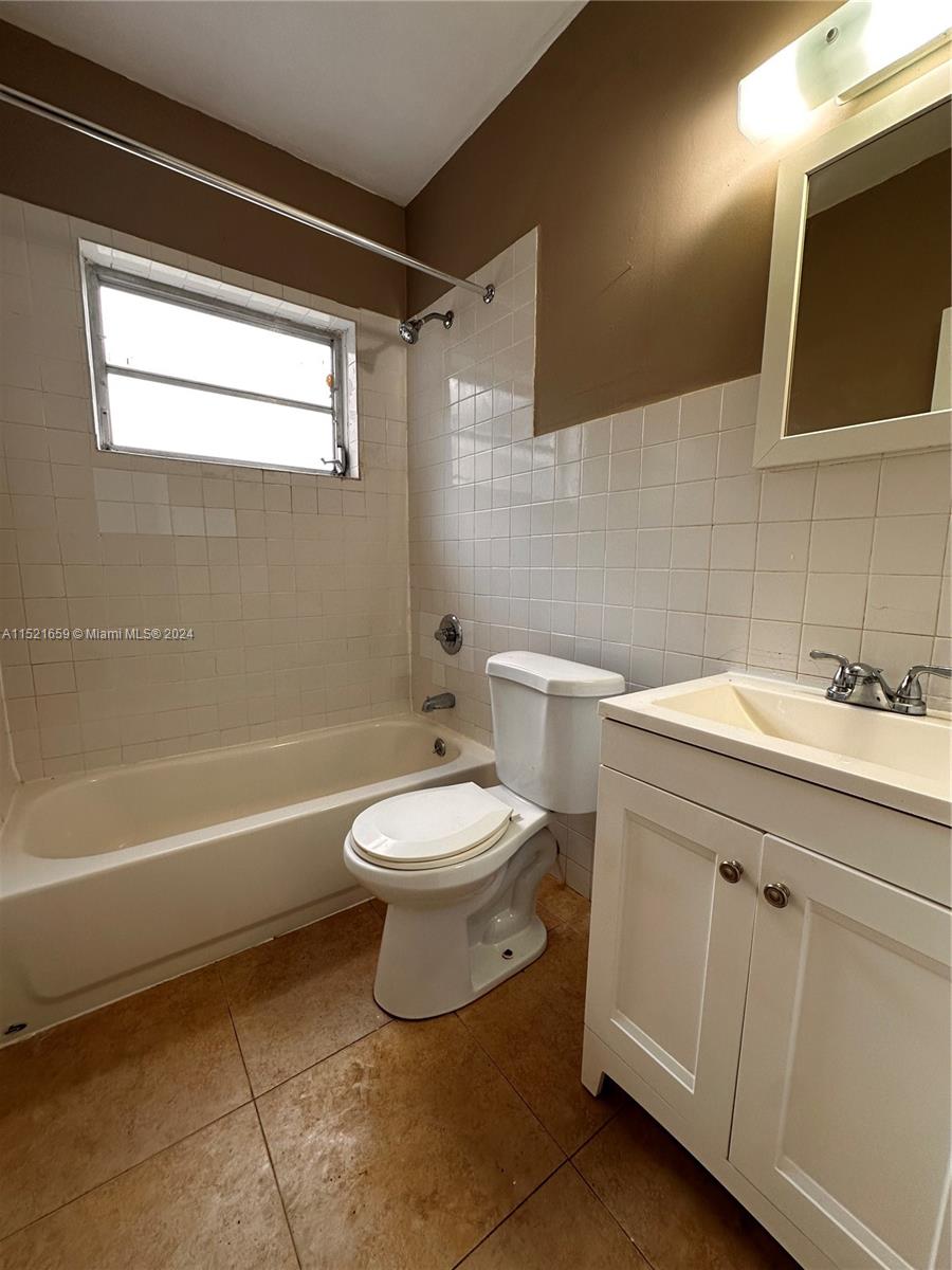2215 NE 172nd St 3, North Miami Beach, Florida 33160, 3 Bedrooms Bedrooms, ,1 BathroomBathrooms,Residentiallease,For Rent,2215 NE 172nd St 3,A11521659