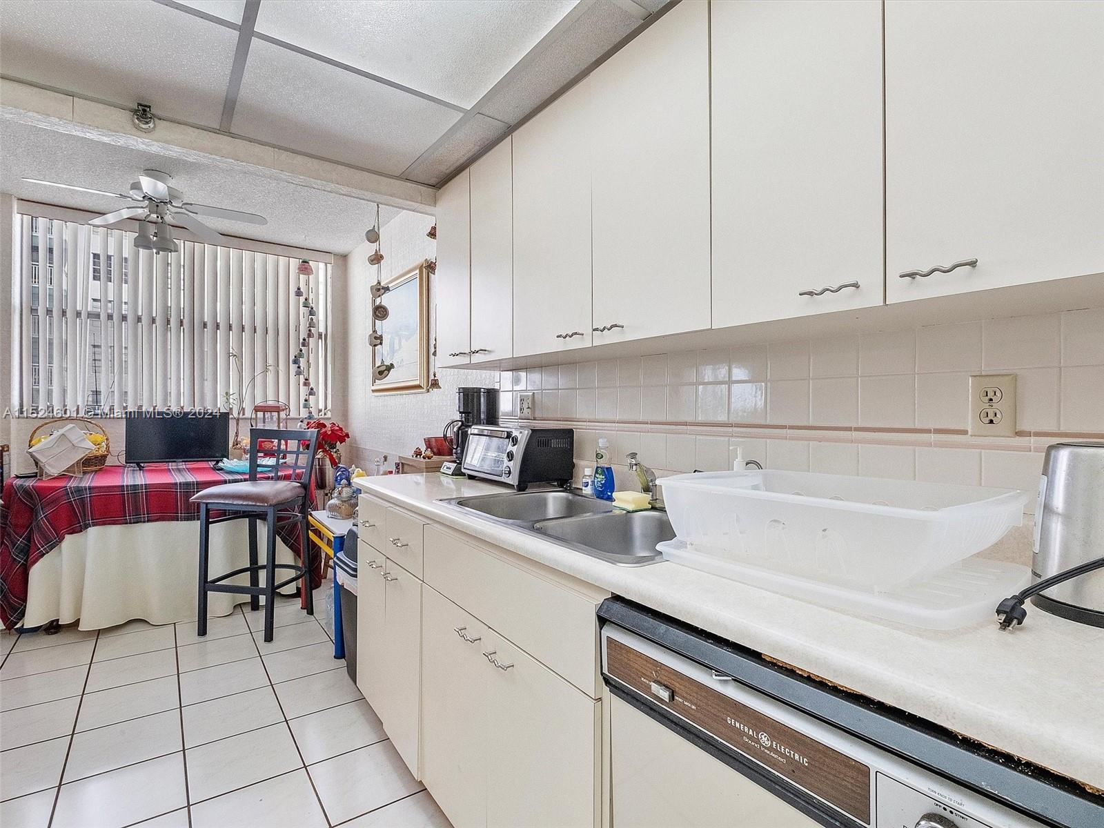 290 174th St 1809, Sunny Isles Beach, Florida 33160, 3 Bedrooms Bedrooms, ,3 BathroomsBathrooms,Residential,For Sale,290 174th St 1809,A11524601