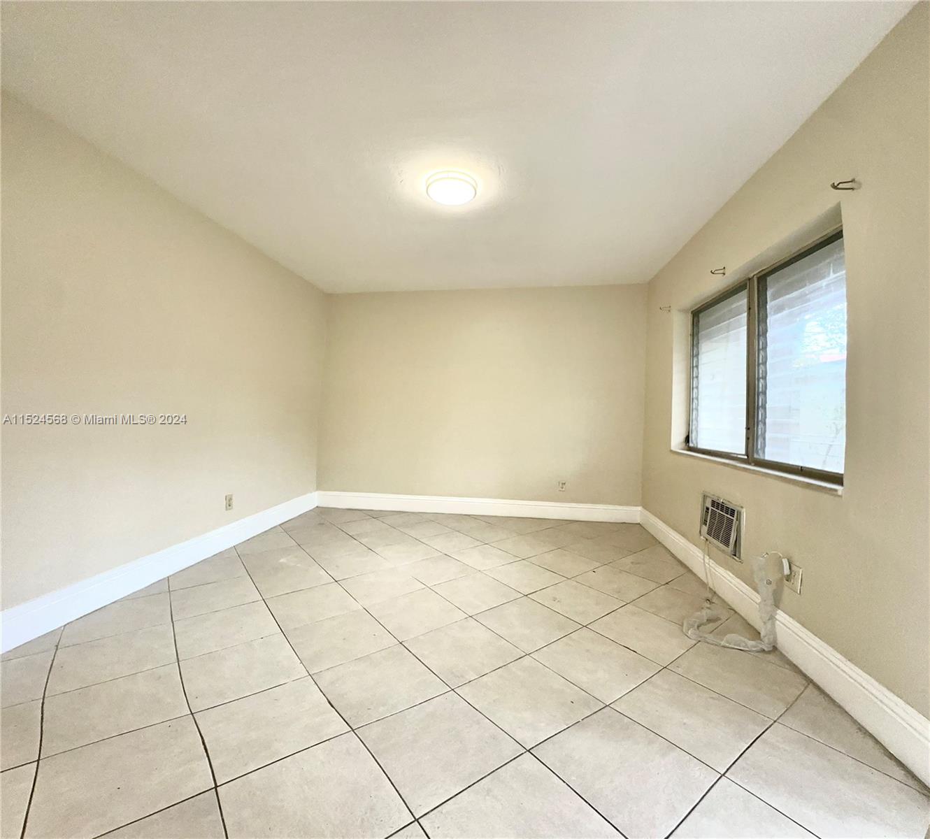 2215 NE 172nd St 2, North Miami Beach, Florida 33160, 2 Bedrooms Bedrooms, ,1 BathroomBathrooms,Residentiallease,For Rent,2215 NE 172nd St 2,A11524568