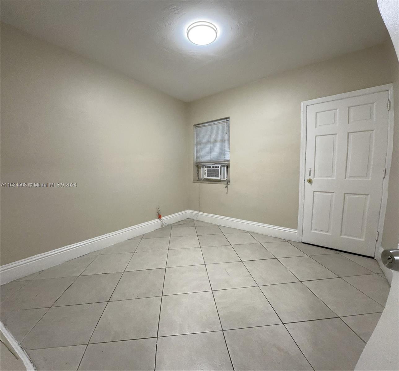 2215 NE 172nd St 2, North Miami Beach, Florida 33160, 2 Bedrooms Bedrooms, ,1 BathroomBathrooms,Residentiallease,For Rent,2215 NE 172nd St 2,A11524568