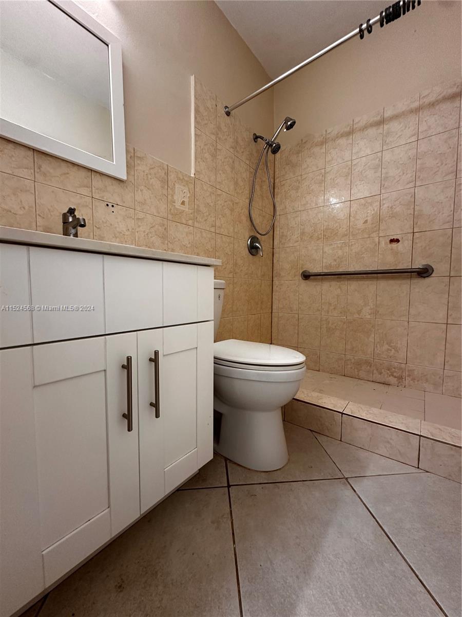2215 NE 172nd St 2, North Miami Beach, Florida 33160, 2 Bedrooms Bedrooms, ,1 BathroomBathrooms,Residentiallease,For Rent,2215 NE 172nd St 2,A11524568